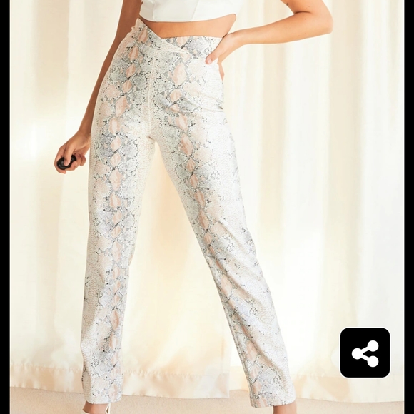 PrettyLittleThing Pants - SNAKE PRINT V WAIST PANTS